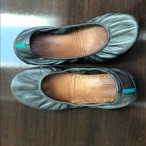 Metallic Pewter tieks. Size 10